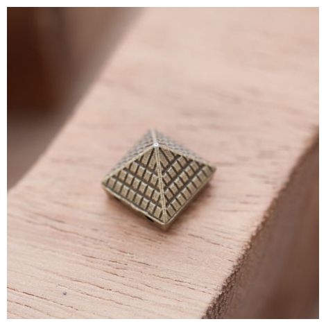 Perle en Métal Connecteur Pyramide Quadrillé Bronze vieilli