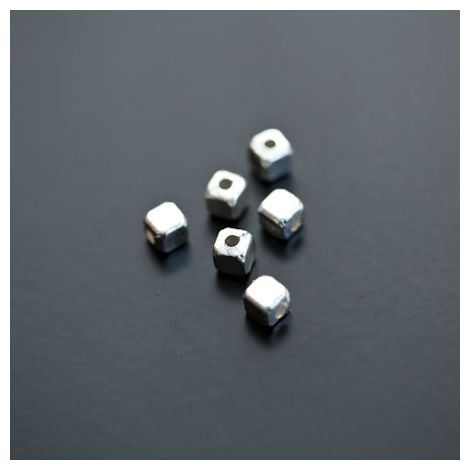 Perle en métal Cube 4x4mm Argenté
