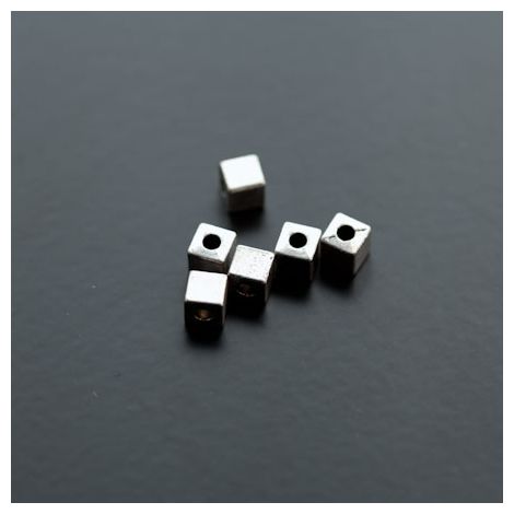 Perle en métal Cube Argent vieilli
