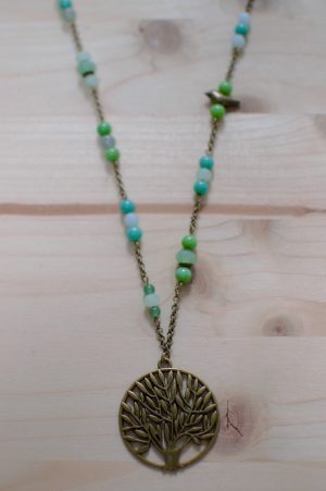 pendentif arbre, chaîne et perles verts